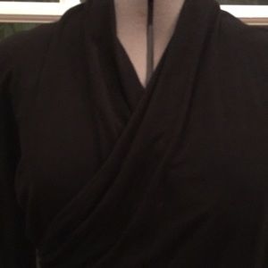 Context-Black Crossover V-Neck Long Sleeved